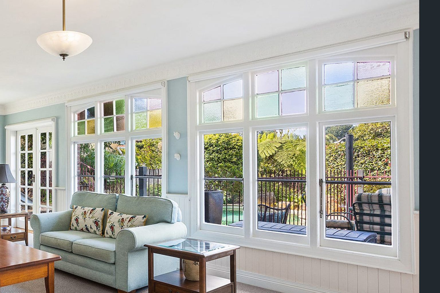 CURVED WINDOWS FOR A UNIQUE, MODERN LOOK